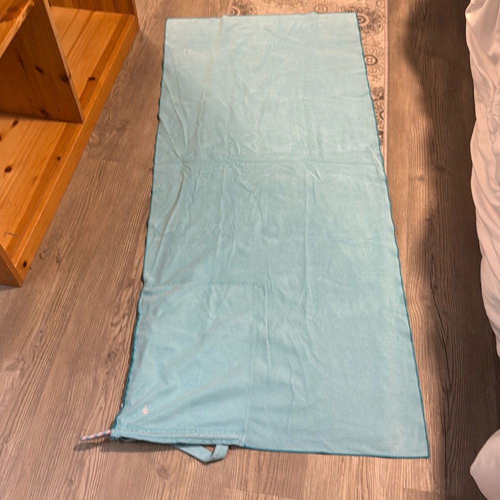 Kids iviva yoga mat towel w pocket